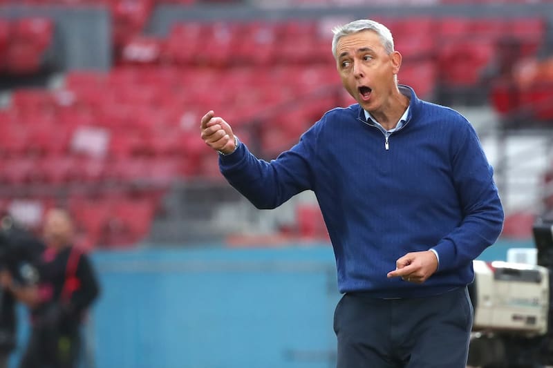 , entrenador de la Universidad Católica. Foto: Agencia Aton.