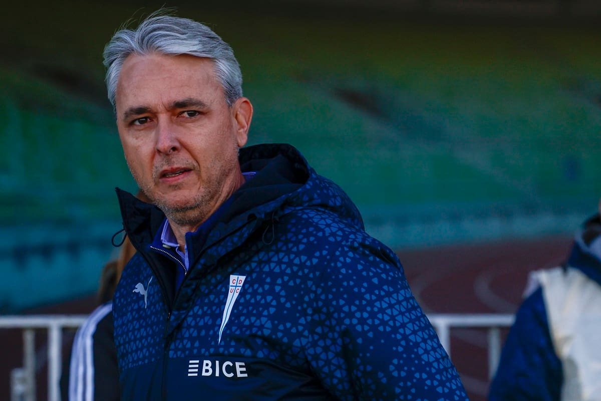 no quedó conforme con lo mostrado por la UC ante Santiago Wanderers. (Foto: Aton)