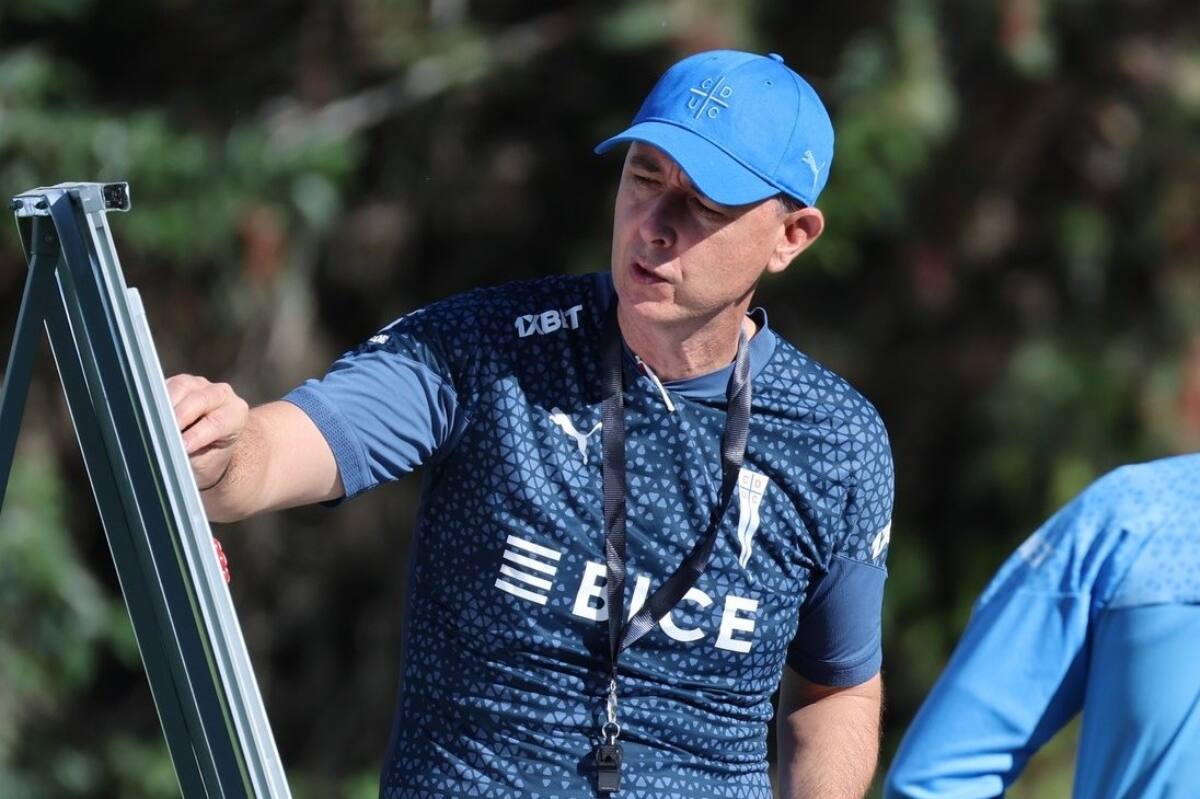 , entrenador de la UC. Foto: Comunicaciones Cruzados.