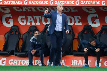 La UC podría quedarse sin Tiago Nunes por esta insólita razón