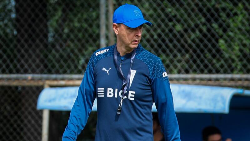 Le urge a Tiago Nunes: el puesto clave que necesita reforzar en la UC