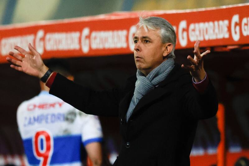 , entrenador de la Universidad Católica. Foto: Agencia Aton.