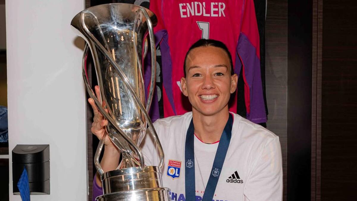 Tiane Endler agiganta su leyenda y se corona pentacampeona en Francia