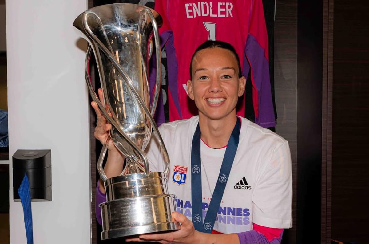 Tiane Endler agiganta su leyenda y se corona pentacampeona en Francia