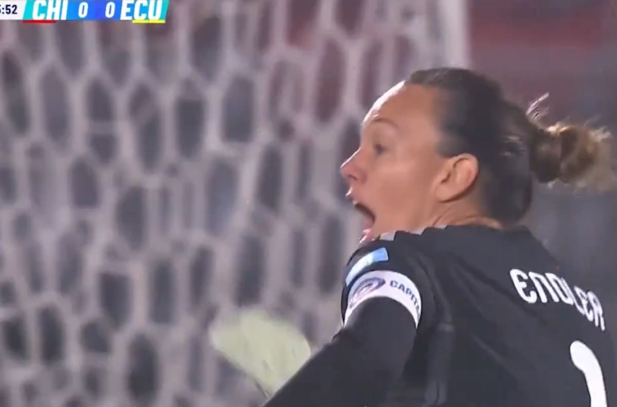 VIDEO | Grosero error: la equivocación de Endler y López que terminó en gol de Ecuador ante Chile