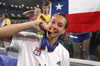 Uno más a la vitrina: Tiane Endler comienza la temporada con un nuevo título en el Lyon