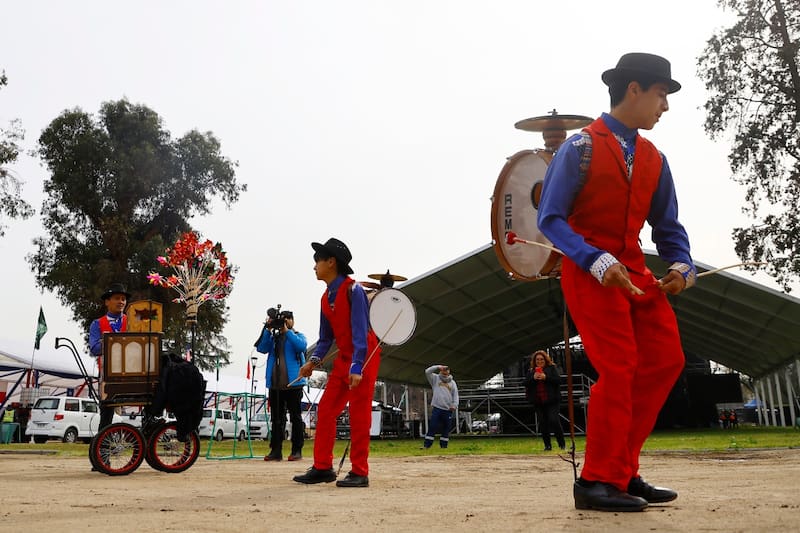 Revisa el pronóstico de la meteoróloga.