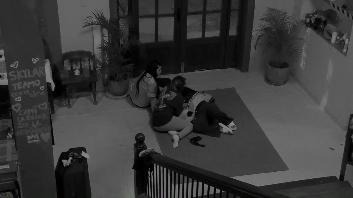 La Guarén siendo auxiliada por sus compañeros en "Tierra Brava”