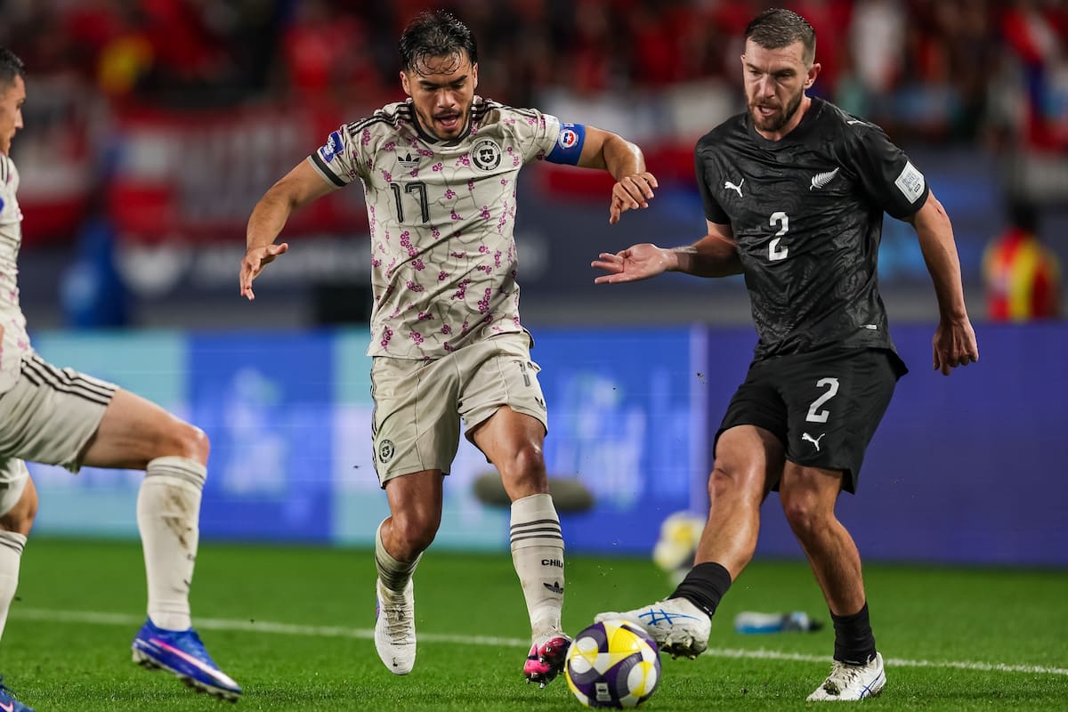 El defensor neozelandés en el duelo de marzo contra Chile. Foto: Aton.