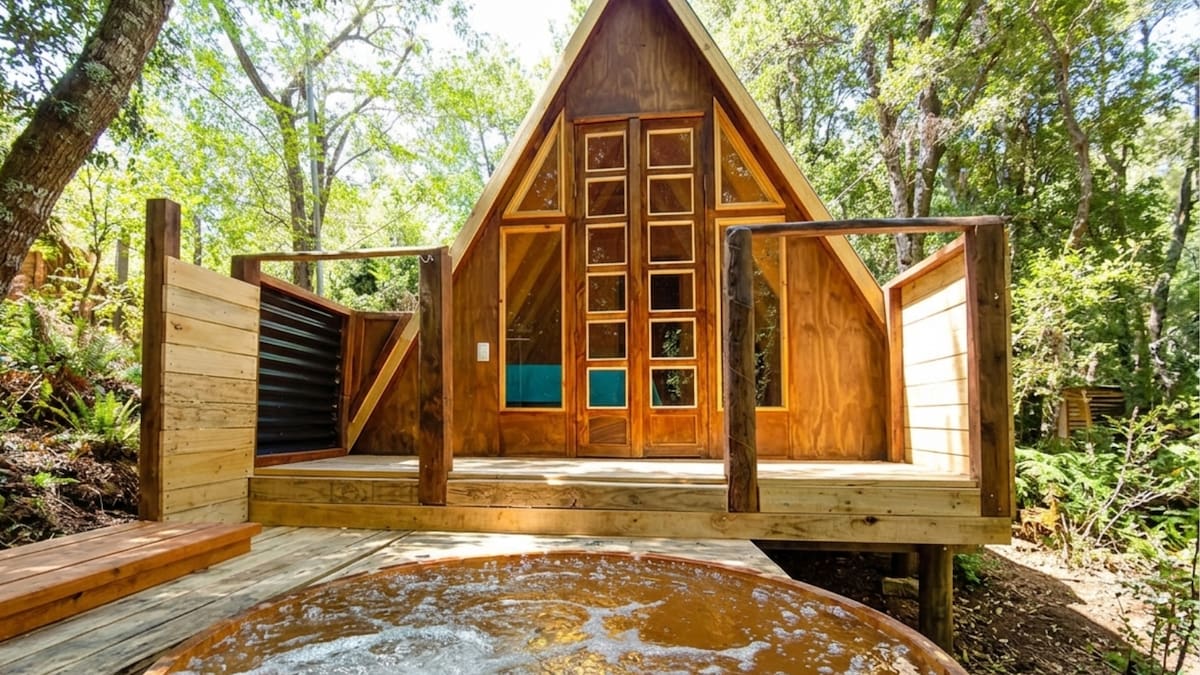 Sin salir de la Región Metropolitana: Estas cabañas con tinaja son perfectas para una escapada de fin de semana largo