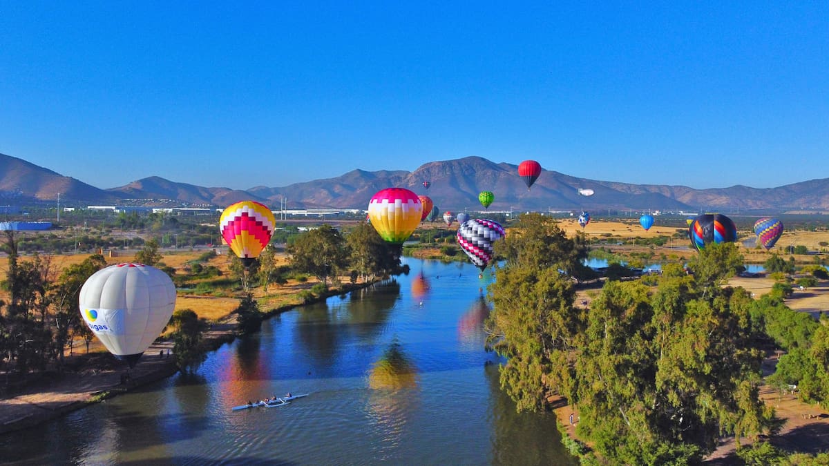 Vuelos en globo y picnic frente a una laguna: el panorama de altura para celebrar el Día de la Madre en la RM