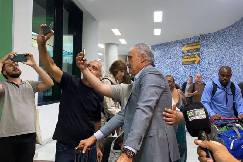 Tite, el más seguro próximo entrenador del Flamengo, en su llegada a Río de Janeiro.