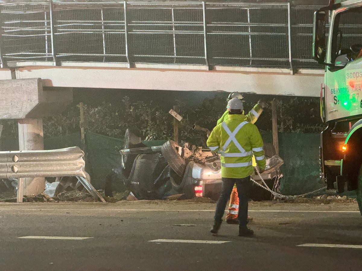 Camioneta Dodge de Cristóbal Campos tras accidente.