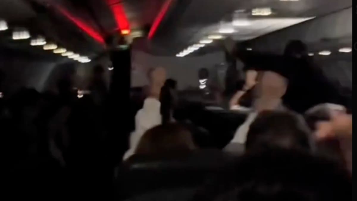 VIDEO | Piloto español engaña a pasajeros argentinos y les hace creer que ganaron el Mundial 2026