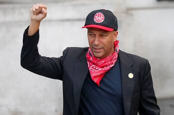Tom Morello culpó a EE.UU. por el Golpe en Chile y llamó a “hablar en contra del fascismo”