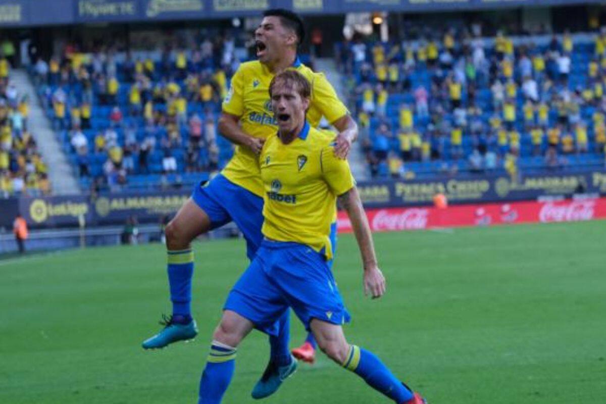 El volante chileno saldrá del Cádiz cedido a préstamo.
