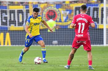 ¿Perdonazo a Tomás Alarcón? Cádiz cambió al técnico que lo borró del primer equipo por una pelea
