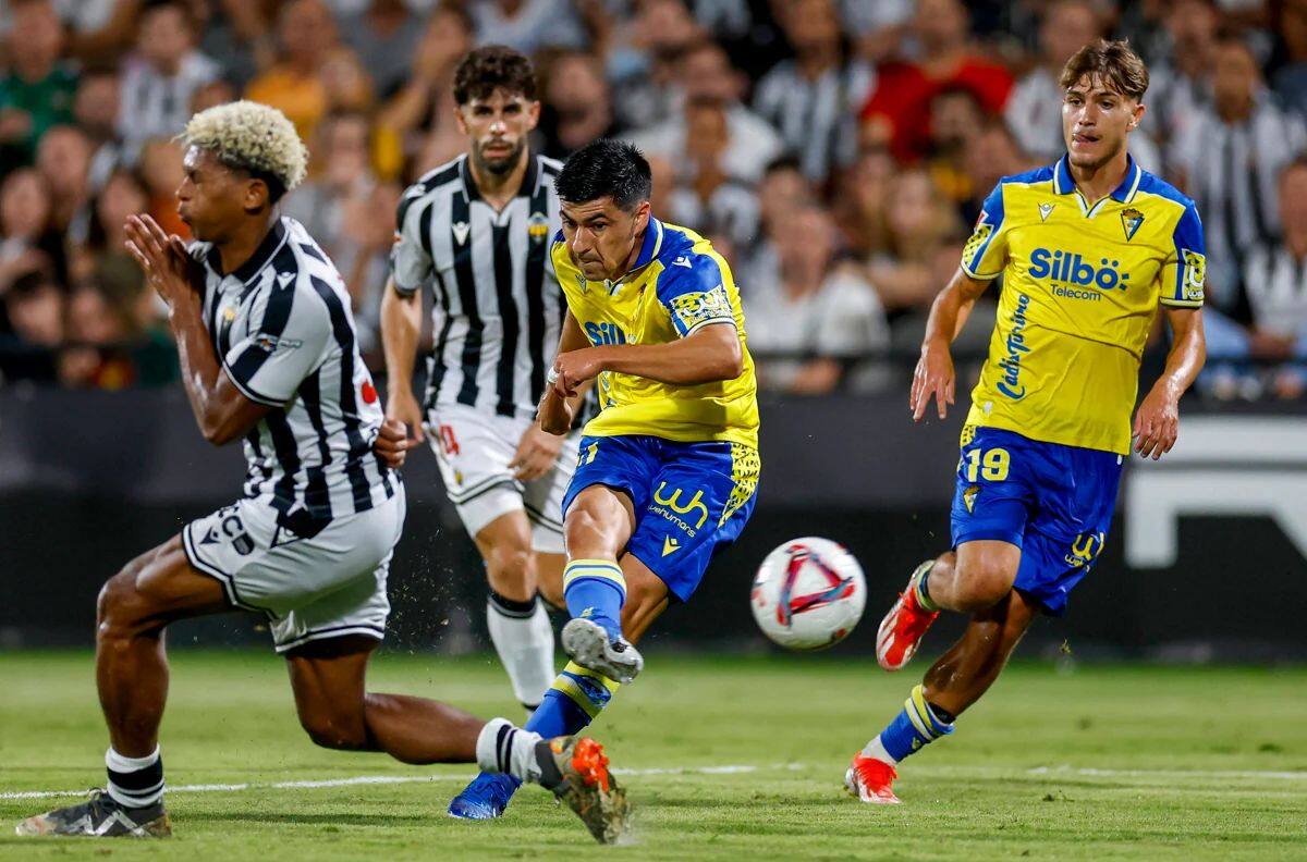 El nuevo “Pitbull” del fútbol chileno juega en España y enloquece a los medios