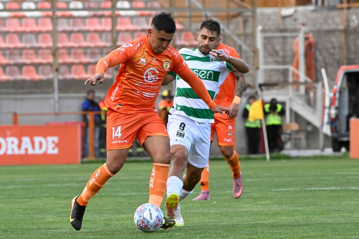El mediocampista de Cobreloa ante Temuco en Calama. Foto: ATON