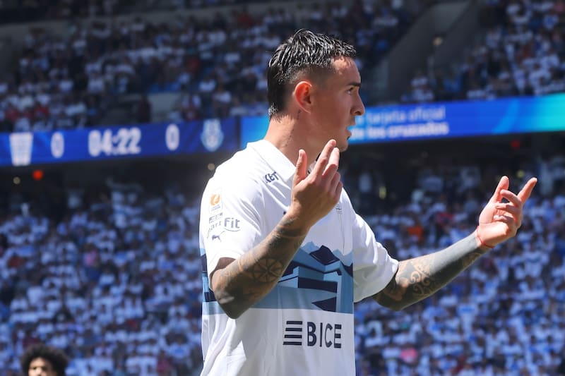 . El defensor seguirá siendo jugador de Universidad Católica este año. Foto: Agencia Aton.