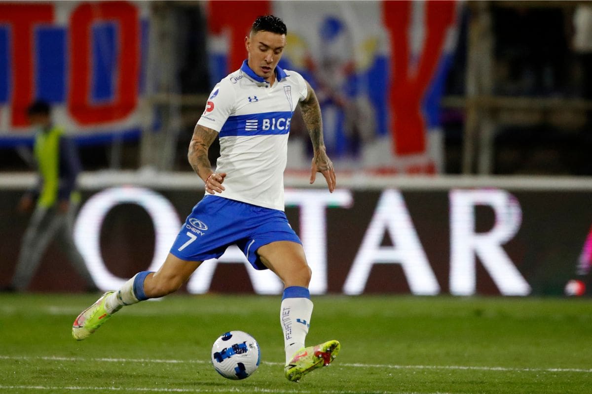 llegó en 2020 a Universidad Católica y ahora se queda en el club, luego de dos préstamos consecutivos. Foto: Agencia Aton.