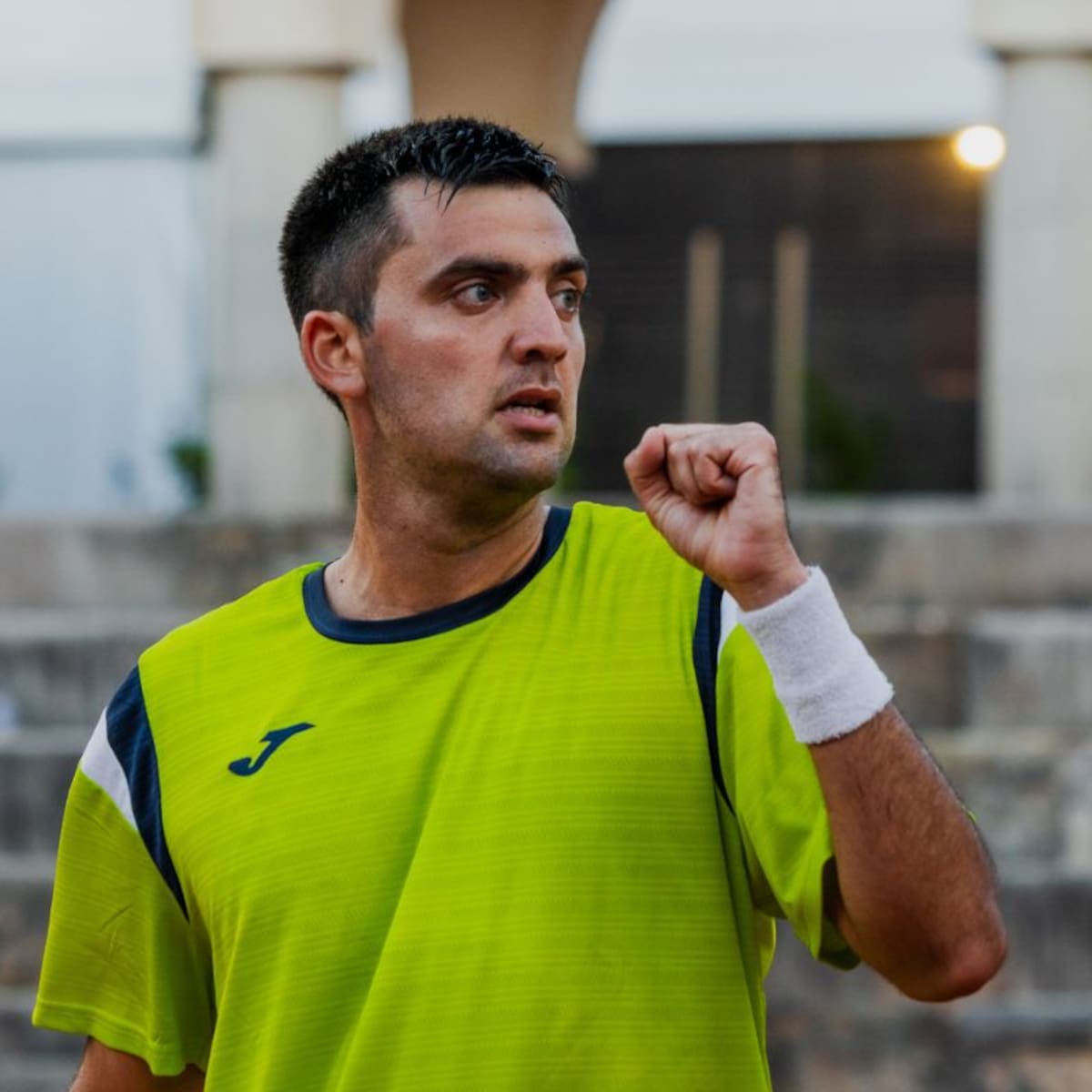 Accidentado estreno en Portugal: Tomás Barrios ganó un curioso partido en Oeiras IV
