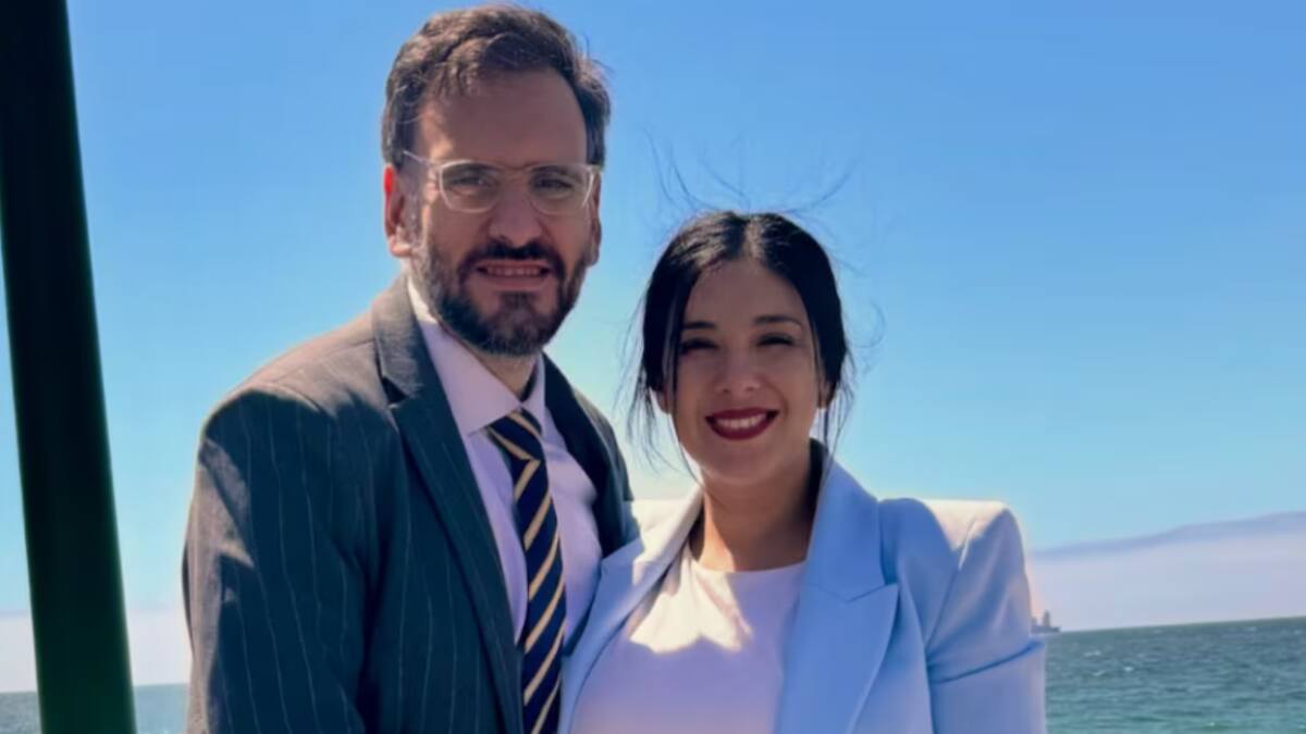 “Él se me empezó a acercar”: Karol Cariola revela cómo se enamoró del padre de su hijo, Tomás de Rementería