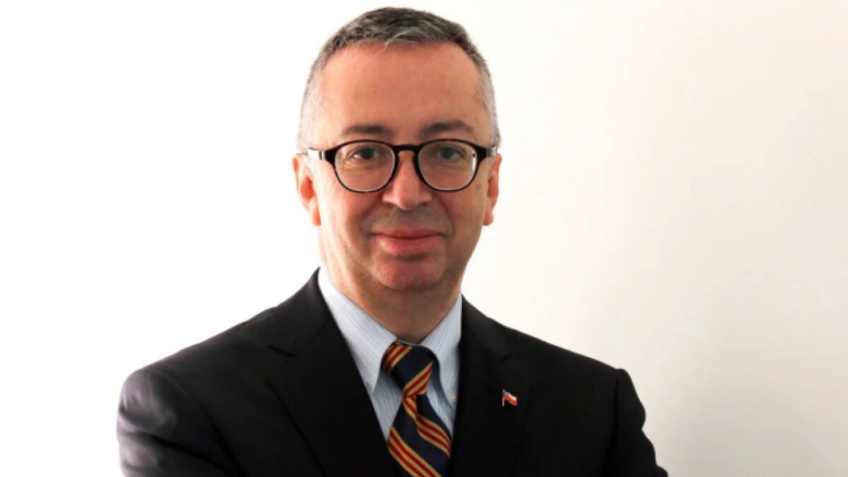 ¿Quién fue Tomás Flores, el economista y exsubsecretario de Piñera que murió este miércoles a los 60 años?