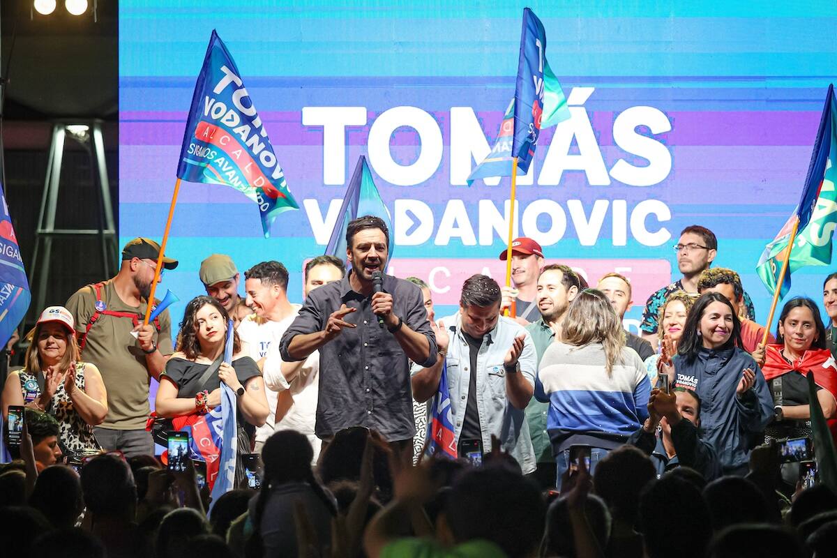 Tomás Vodanovic en un acto político.