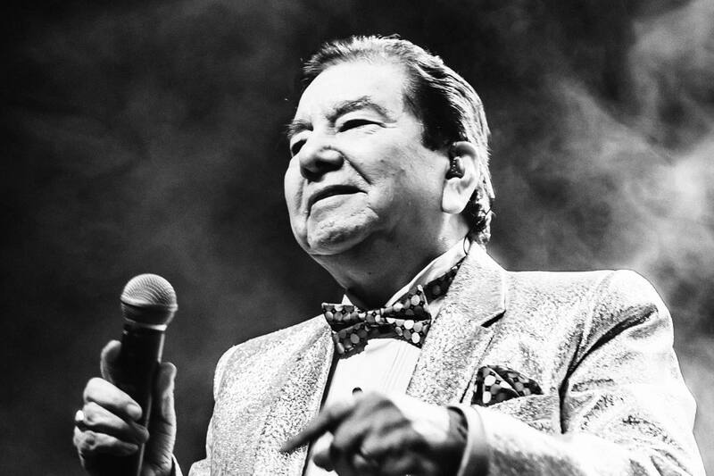 Los amigos del artista le expresaron su cariño a través de redes sociales.