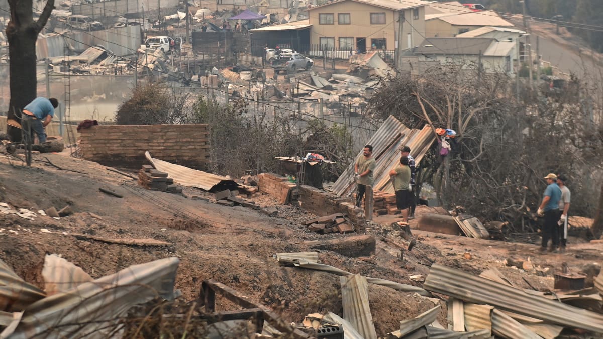 Decretan toque de queda por incendios forestales: Revisa las zonas afectadas, qué implica y los horarios en que regirá