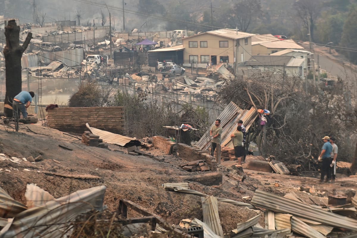 La medida comenzará a regir a contar de esta noche, para ayudar a combatir la emergencia de forma más eficiente. Créditos: Lukas Jara/Aton Chile.