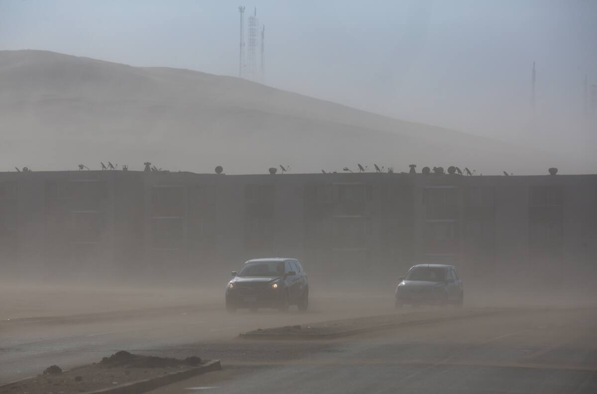 DMC en alerta por vientos de hasta 120 km/h y posibles tormentas de arena en el norte de Chile