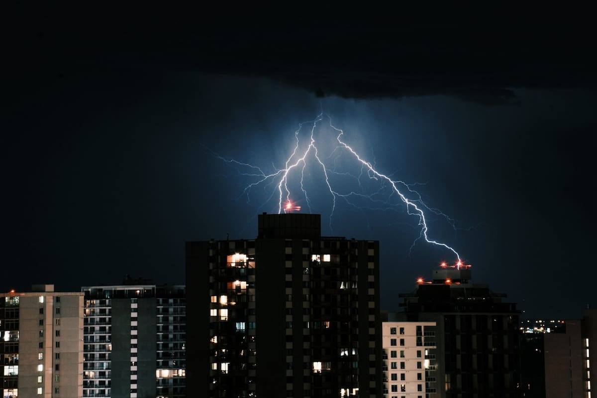 El fenómeno vendrá acompañado de fuertes ráfagas de viento y la posible formación de tormentas de arena en el norte de Chile. Foto: Freepik