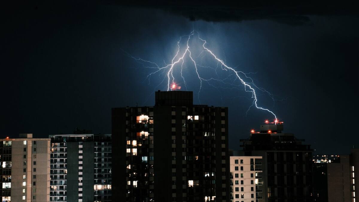 Incluida la RM: actualizan aviso meteorológico por tormentas eléctricas en Chile