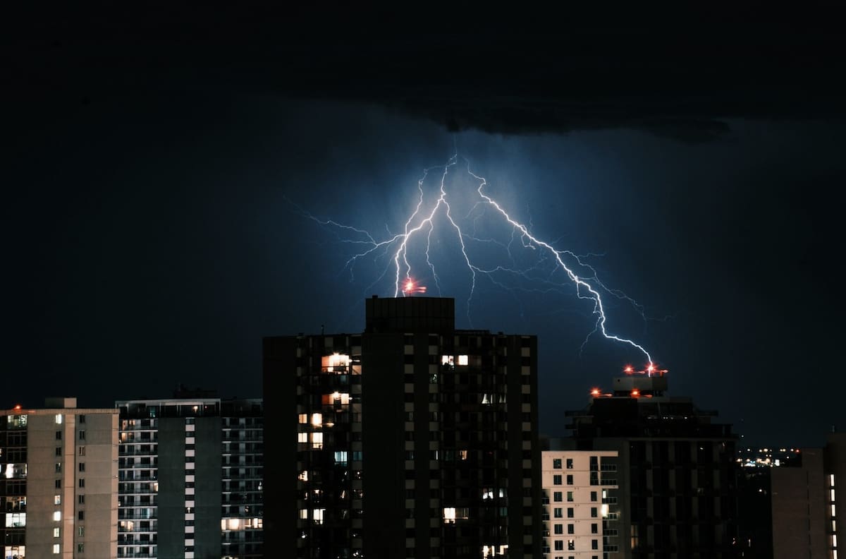 Incluida la RM: actualizan aviso meteorológico por tormentas eléctricas en Chile