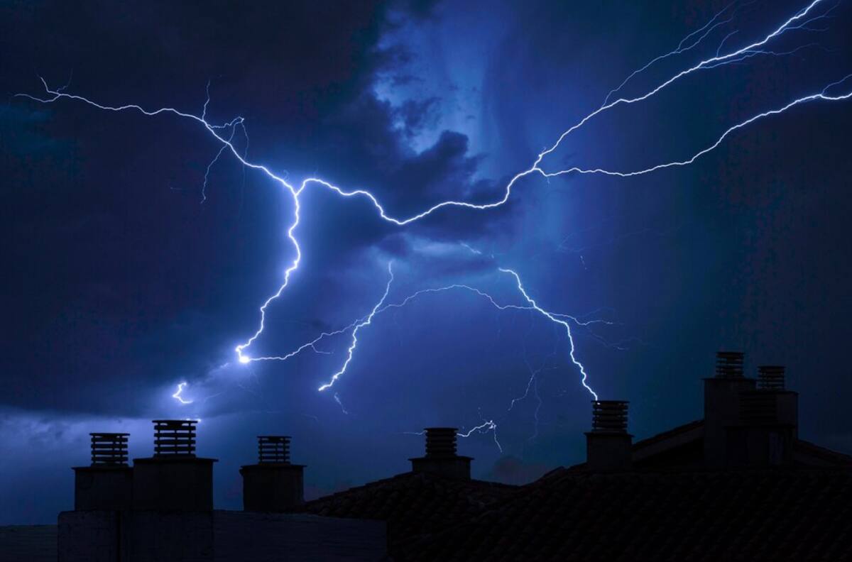 DMC alerta por posibles tormentas eléctricas desde Valparaíso hasta el Maule