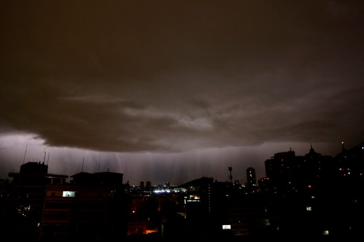 La DMC emitió a su vez un aviso y una alerta por este fenómeno climático.