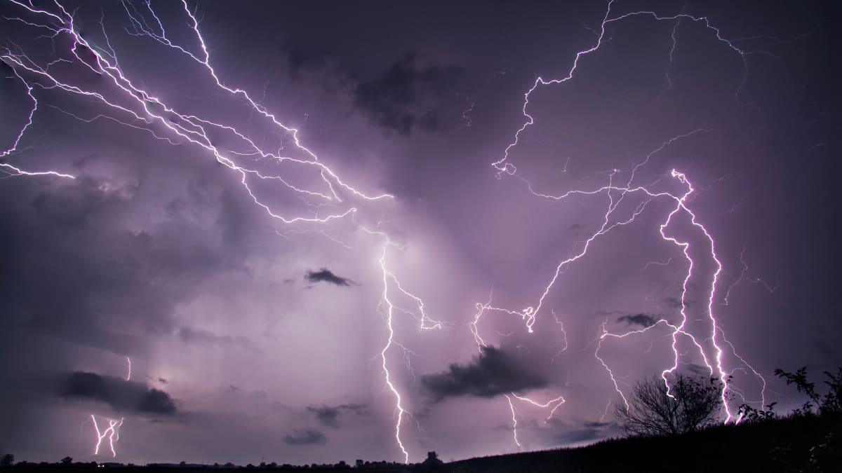 Lluvia en Santiago hoy: DMC advierte por tormentas eléctricas y fuertes ráfagas de viento en estas comunas de la capital