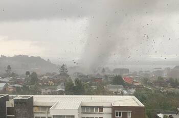 DMC emite alarma meteorológica por tornados y trombas marinas en tres regiones del país