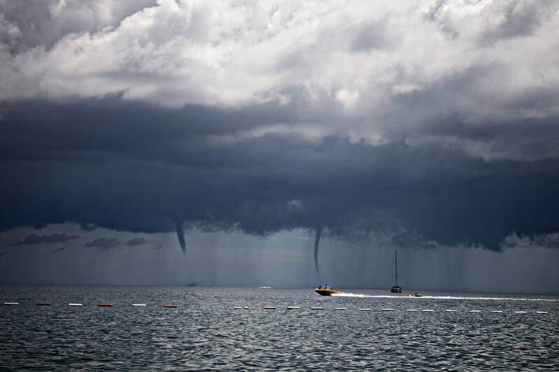 El sur podría tener tornados y trombas marinas.