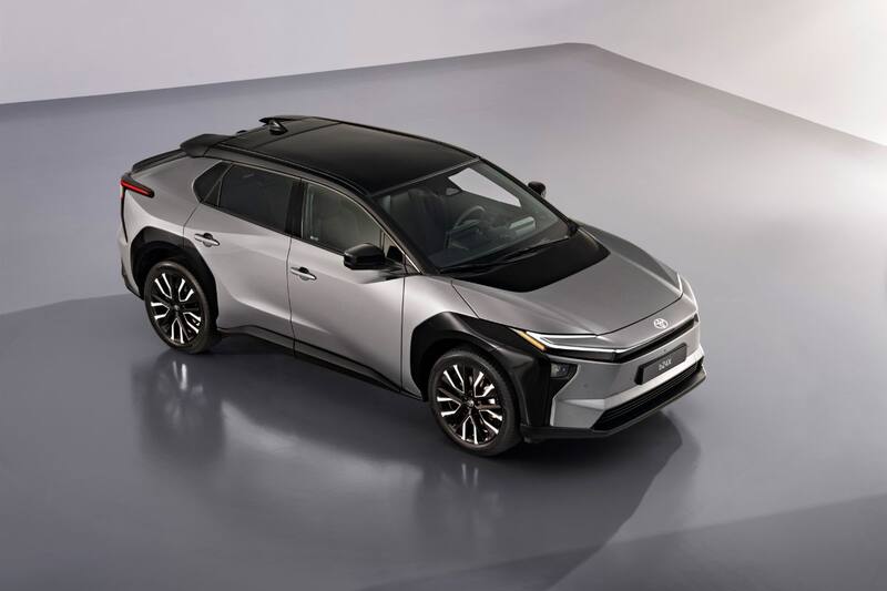 Toyota anunció un escuadrón de vehículos eléctricos para 2026