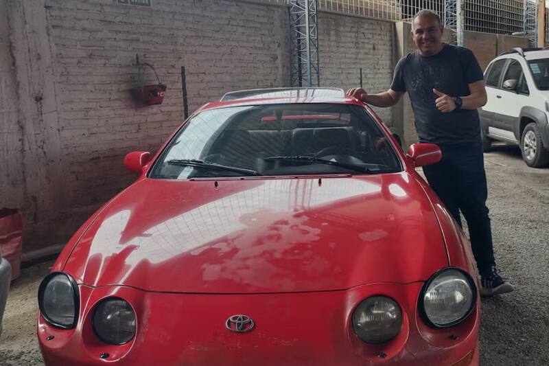Osvaldo Rao con el Toyota Celica / Instagram @raoosvaldo