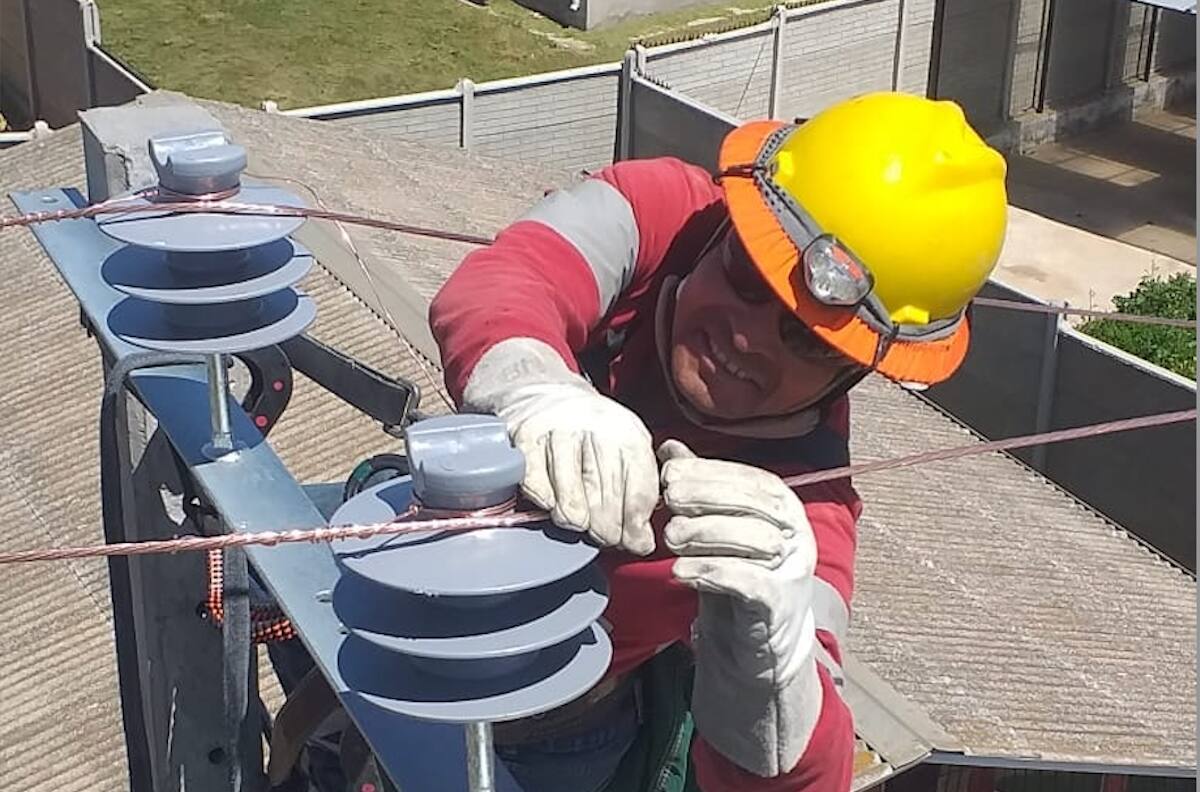 Trágica muerte de trabajador que fue aplastado por poste de luz