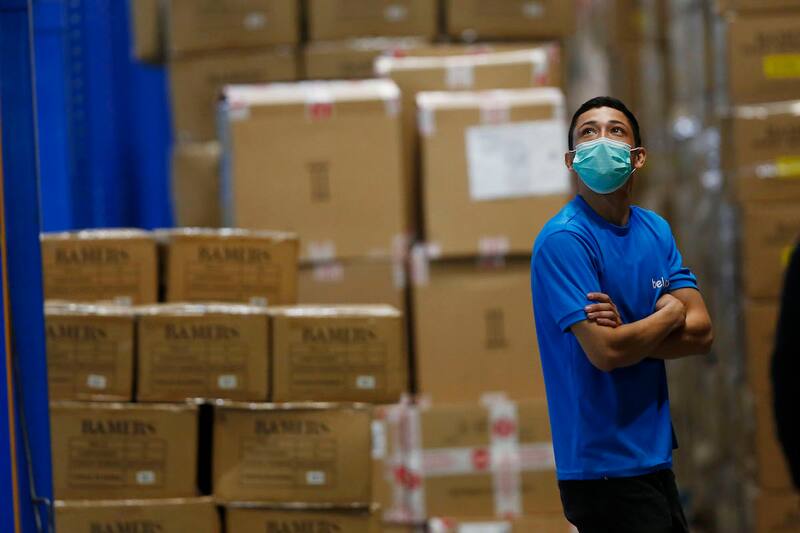 Operadores de bodega, reponedores, promotores y otros son buscados por las empresas chilenas para la temporada alta.