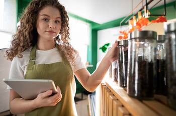 Empresas del retail ofrecen trabajos part-time: Así puedes postular