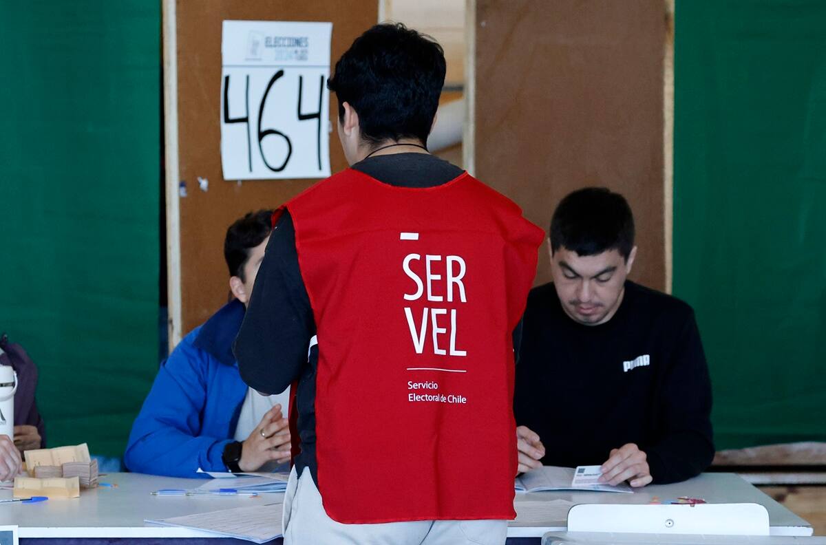 SERVEL busca trabajadores en la RM: Sueldos parten en $1.135.000