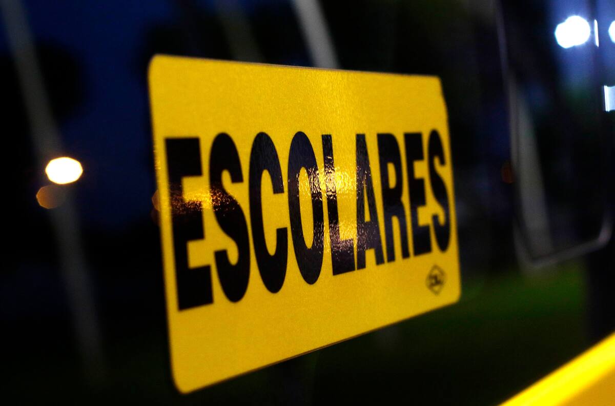 Vuelta a clases: ¿En qué debo fijarme al momento de contratar un furgón escolar?