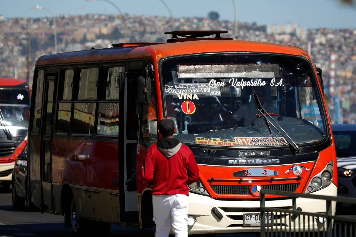 El proyecto busca prevenir los delitos cometidos por los choferes del transporte público al volante.