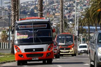 Anuncian suspensión en recorridos de micros por todo el borde costero ante alerta de tsunami